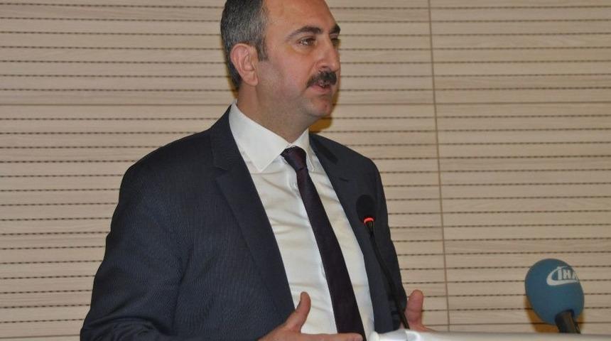 Gaziantep&rsquo;te &ldquo;yeni Anayasa Ve Başkanlık Sistemi&rdquo; Paneli