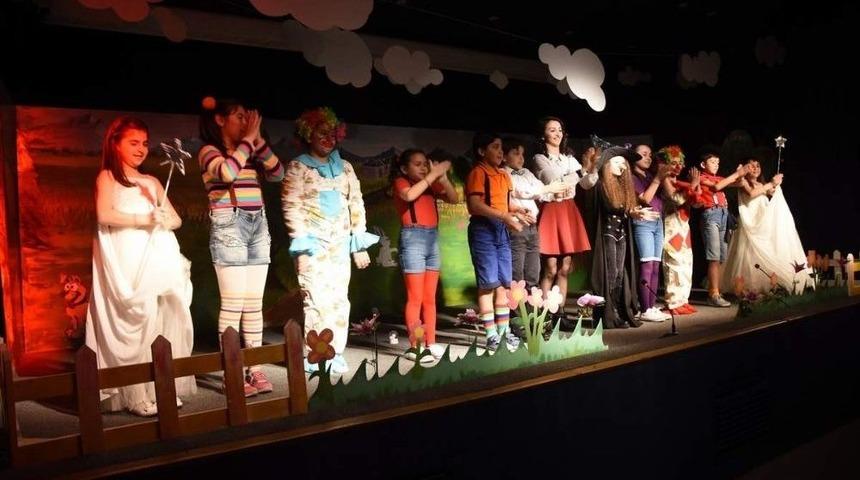 Aliağa&rsquo;da &Ccedil;ocukların Tiyatro Keyfi