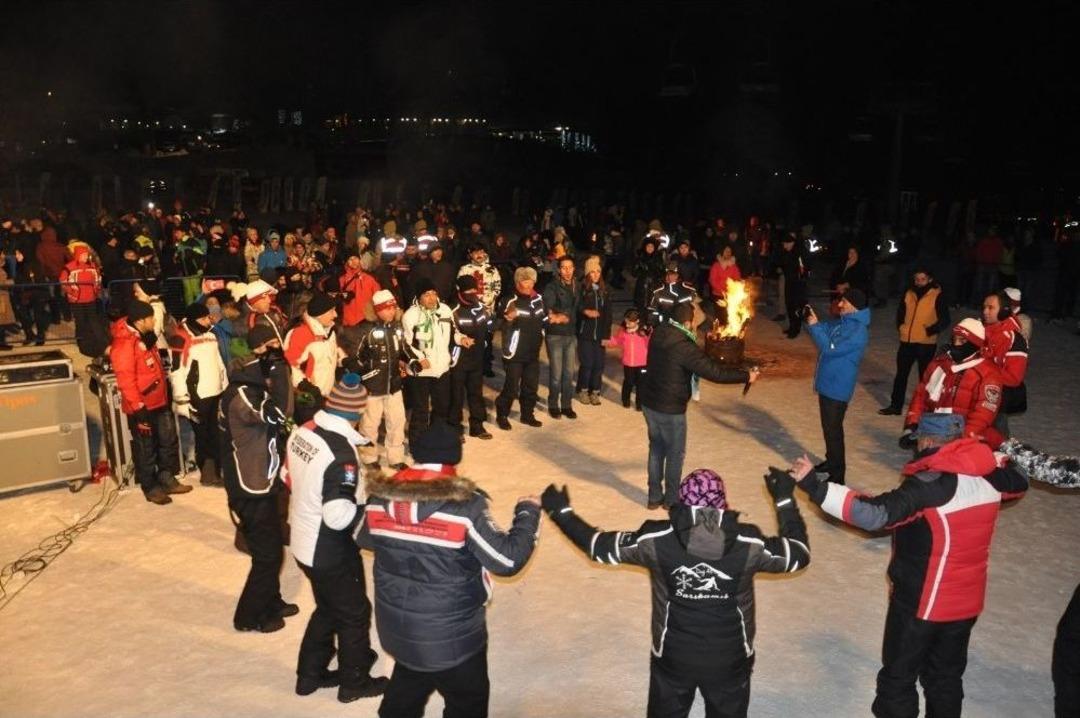 Sarıkamış&rsquo;ın Soğuğunda Sanat&ccedil;ı Mahmut Tuncer&rsquo;den Sıcak Konser