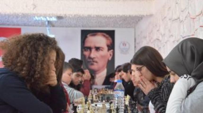 Gen&ccedil;ler Satran&ccedil; M&uuml;sabakalarında Fen Lisesi Birinci Oldu