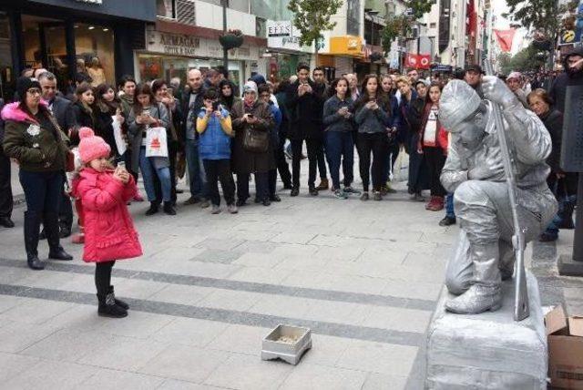 Sokakta Elde Tüfek 'çanakkale Ruhunu' Canlandırdı