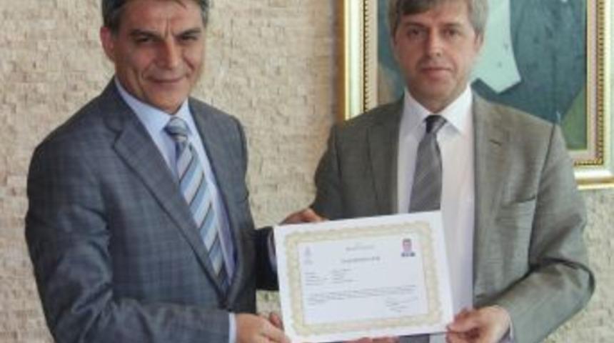 Vali &Ccedil;ınar&rsquo;dan Kaymakam &Ouml;zkan&rsquo;a Başarı Belgesi