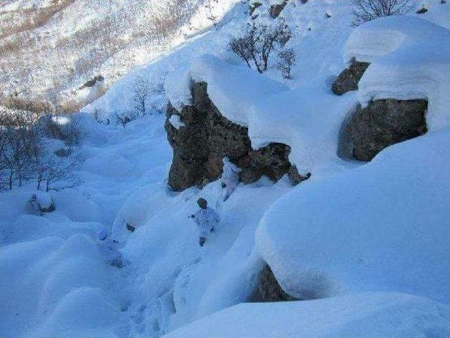 Tunceli'de -20 Derece Soğuk Ve 3 Metre Karda Operasyon