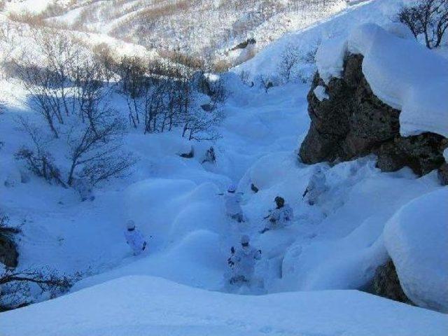 Tunceli'de -20 Derece Soğuk Ve 3 Metre Karda Operasyon