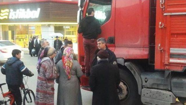 Tır Şof&ouml;r&uuml;n&uuml;n Kurusıkı Tabancayla Intihar Şovu 1