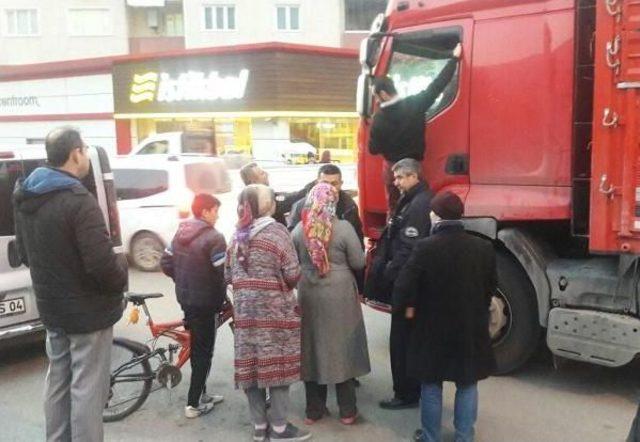 Tır Şof&ouml;r&uuml;n&uuml;n Kurusıkı Tabancayla Intihar Şovu 3