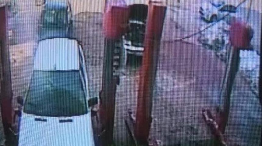 Otomobilini Tamir Ettirdi, Anlaşmazlık &Ccedil;ıkınca Işyerine Ateş A&ccedil;tı