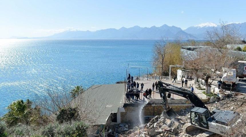 Bambus Plajı&rsquo;ndaki Ka&ccedil;ak Yapılar Yıkıldı