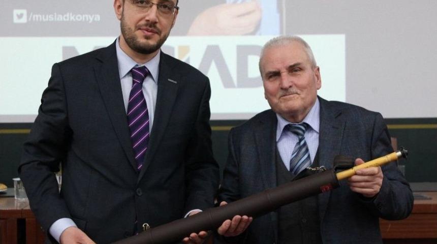 Prof. Dr. D&ouml;nd&uuml;ren: &ldquo;hem D&uuml;nya Hem Ahireti Kazanmayı Gaye Edinelim&rdquo;