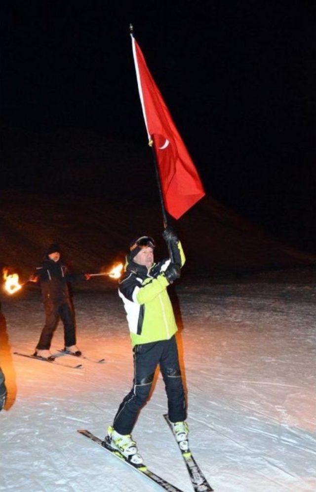 Bitlis'teki Meşaleli Kayak Gösterisi Ilgiyle Izlendi