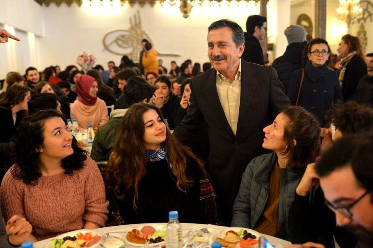 Başkan Ata&ccedil; 600 Gen&ccedil;le Bir Araya Geldi