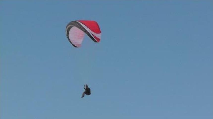 Muş'ta Il Kez Yama&ccedil; Paraş&uuml;t&uuml; Yapıldı