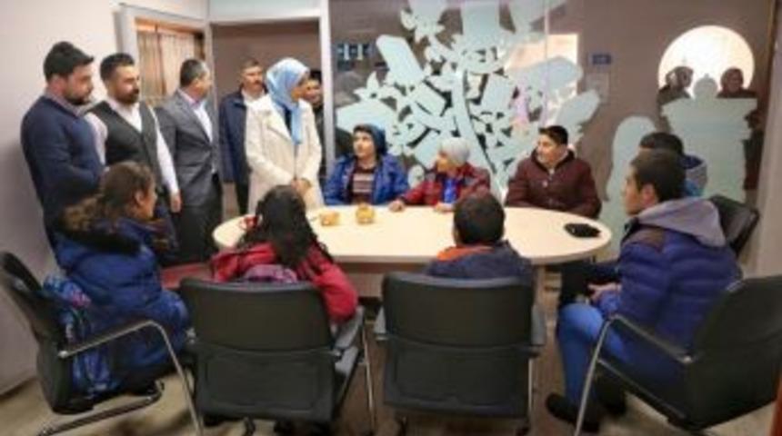 Milletvekili Taşkesenlioğlu, Yakutiye Gen&ccedil;lik Merkezi&rsquo;nde Ki &Ccedil;ocukları Ziyaret Etti