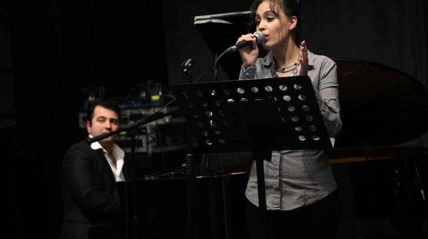 Ezgi Alaş Bucalılarla Buluştu