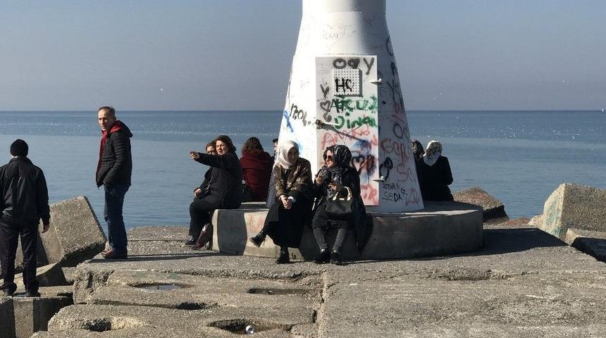 G&uuml;neşi G&ouml;r&uuml;n Vatandaşlar Soluğu Sahillerde Aldı