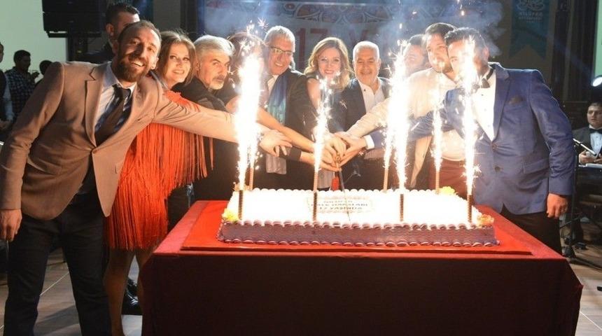 Nil&uuml;fer Halk Dansları Topluluğu 17 Yaşında