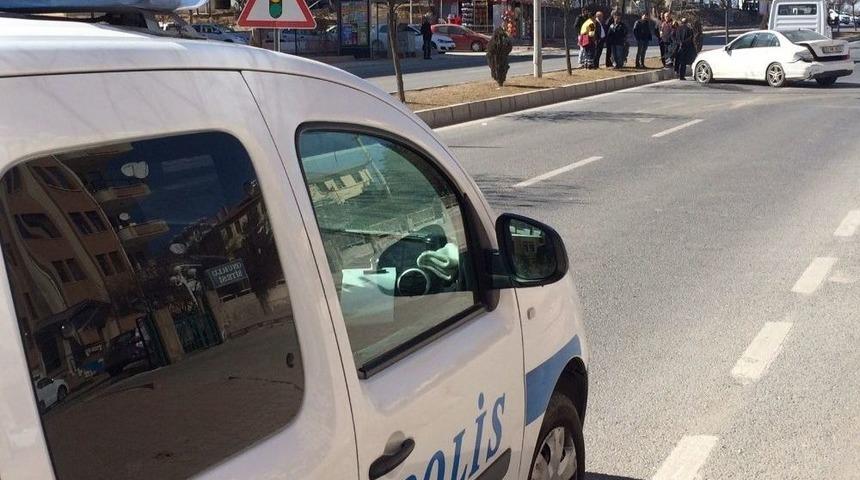 Elazığ&rsquo;da İki Ayrı Kaza: 4 Yaralı