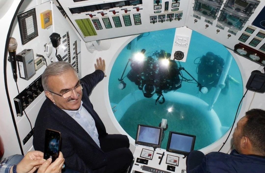 T&uuml;rkiye&rsquo;nin İlk Turistik Denizaltısı Deneme Dalışını Yaptı