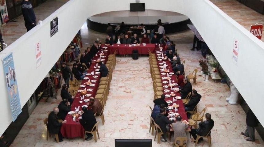 Başkan Başsoy, Alparslan T&uuml;rkeş İş Merkezi Esnafıyla Biraraya Geldi