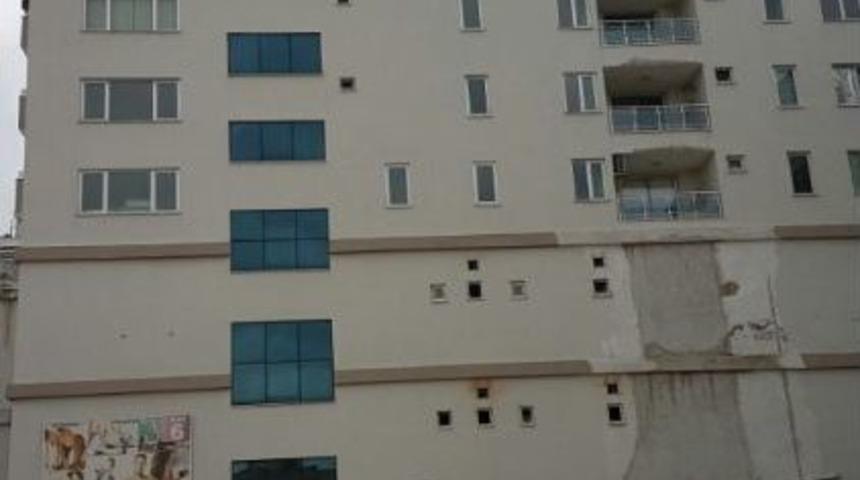 Avm&rsquo;nin 6. Katından D&uuml;şen Gen&ccedil; Kız &Ouml;ld&uuml;