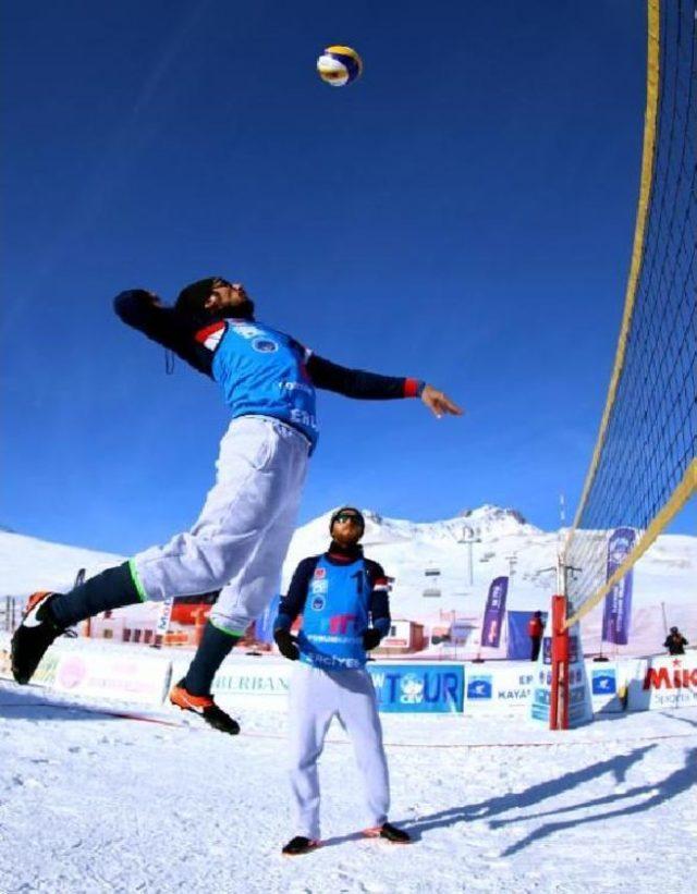 Erciyes’Te Kar Voleybolunda Şampiyonlar Belli Oldu