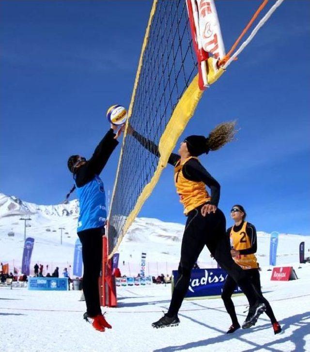 Erciyes’Te Kar Voleybolunda Şampiyonlar Belli Oldu