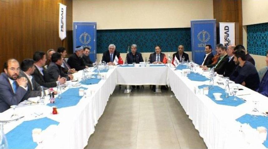 M&uuml;siad &Uuml;yeleri Dost Meclisinde Buluştu