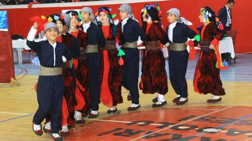 Hakkari&rsquo;de Halk Oyunları Yarışması
