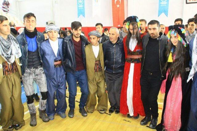 Hakkari&rsquo;de Halk Oyunları Yarışması 3