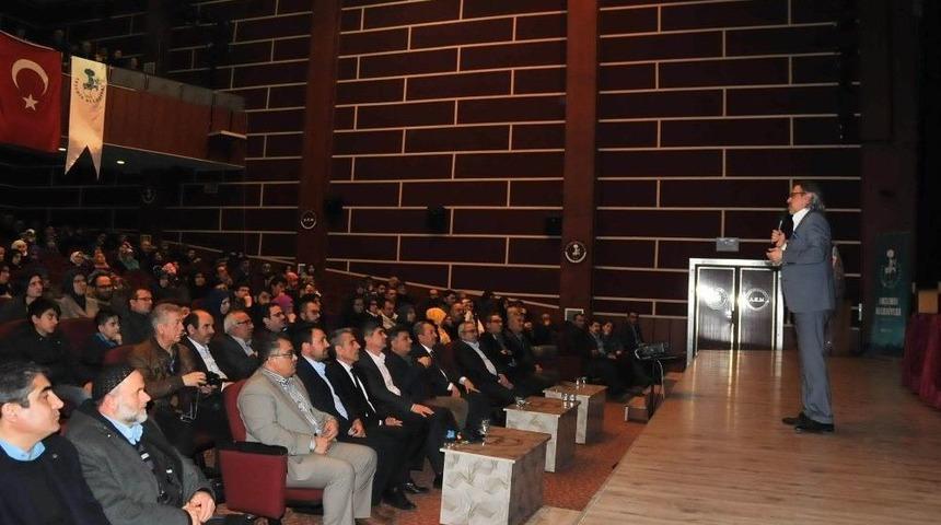 Yazar Armağan, Abd&uuml;lhamid Han&rsquo;ın Bilinmeyenlerini Anlattı