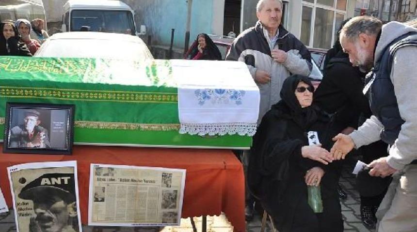 T&uuml;rkiye&rsquo;Nin Ilk Sosyalist Muhtarı Toprağa Verildi