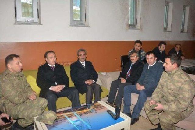 Başkan Vekili Akg&uuml;l, Karakolları Ziyaret Etti 2