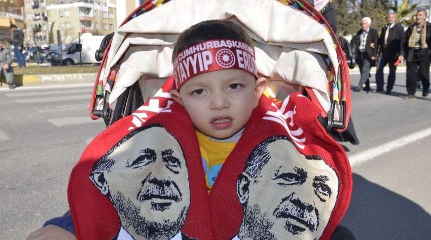 &lsquo;başkan&rsquo; Yazılı Atkılar B&uuml;y&uuml;k İlgi G&ouml;rd&uuml;