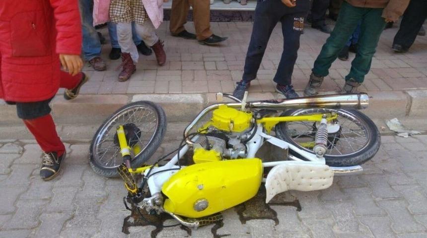 Ters Y&ouml;ne Giren Motosiklet Otomobille &Ccedil;arpıştı: 1 Yaralı