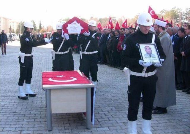 Viranşehir'de Patlama Bölgesinde Insan Uzuvları Bulundu, Şehit Bekçi Toprağa Verildi