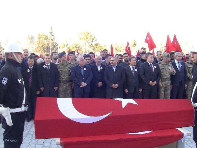 Viranşehir'de Patlama Bölgesinde Insan Uzuvları Bulundu, Şehit Bekçi Toprağa Verildi