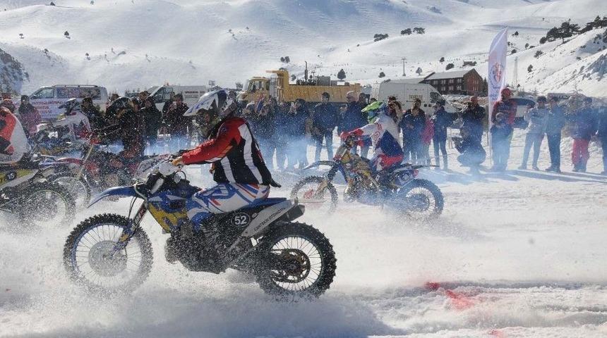 Davraz&rsquo;da Motosnow Yarışları Nefes Kesti