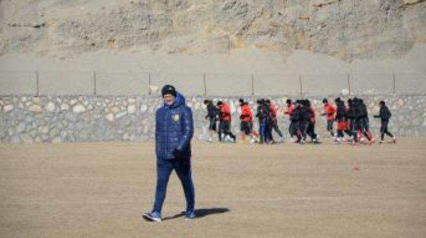 Evkur Yeni Malatyaspor Kazanıp Liderliğini S&uuml;rd&uuml;rmek İstiyor