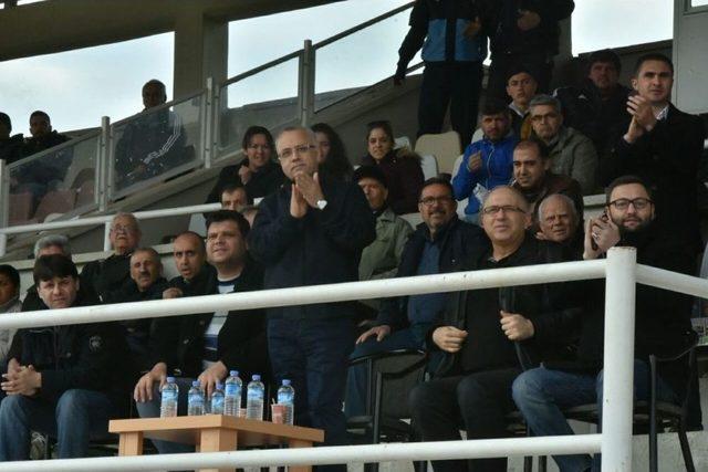 Salihli Belediyespor, Ahmetli’yi Tek Golle Geçti