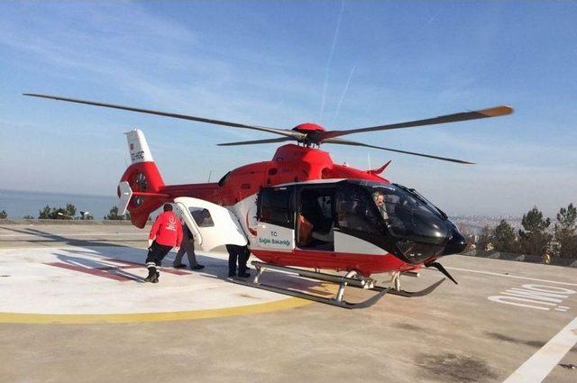 Tüfekle Vurulan Genç Ambulans Helikopterle Hastaneye Kaldırıldı