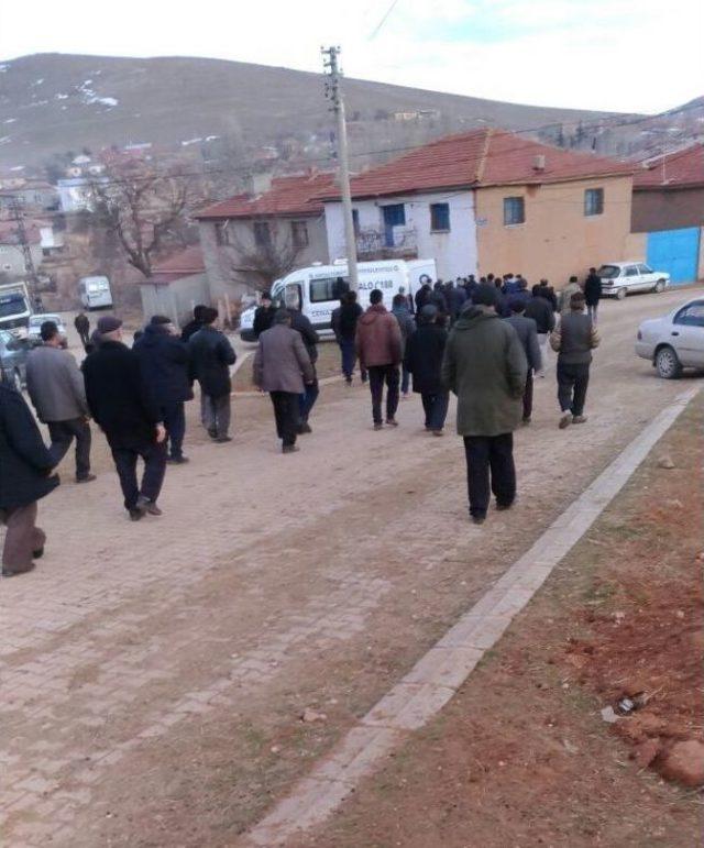 Antalya’da Aldattığı Kocası Tarafından Öldürülen Kadın Afyonkarahisar’da Toprağa Verildi