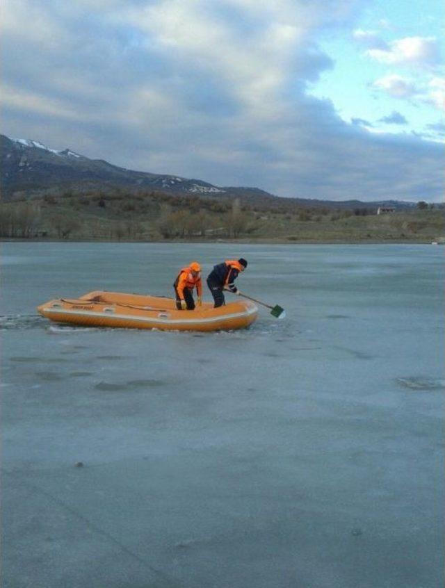 Buz Tutan Gölete Düşen Çocuğun Cenazesi Çıkarıldı