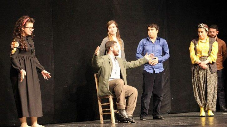 Türkiye’de İlk Kez İşitme Engellilerle Diğer Vatandaşlar Beraber Tiyatro İzledi G2