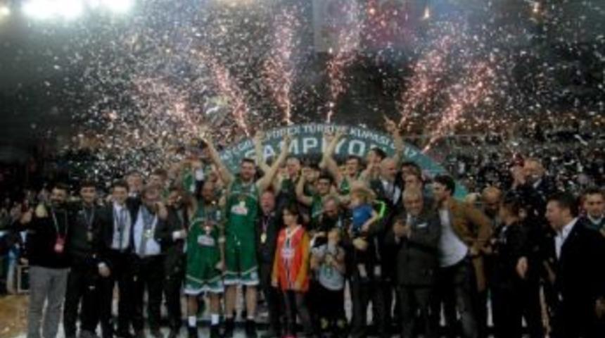 Banvit Kupasını Başkan Hidayet Türkoğlu'ndan Aldı