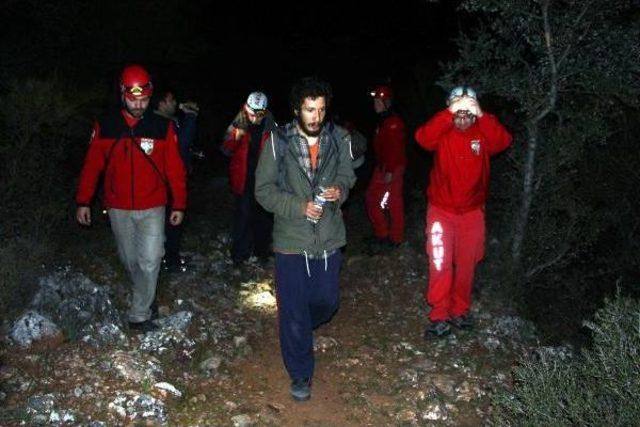 Ormanda Mahsur Kalan &Uuml;niversite &Ouml;ğrencilerini Akut Kurtardı 2