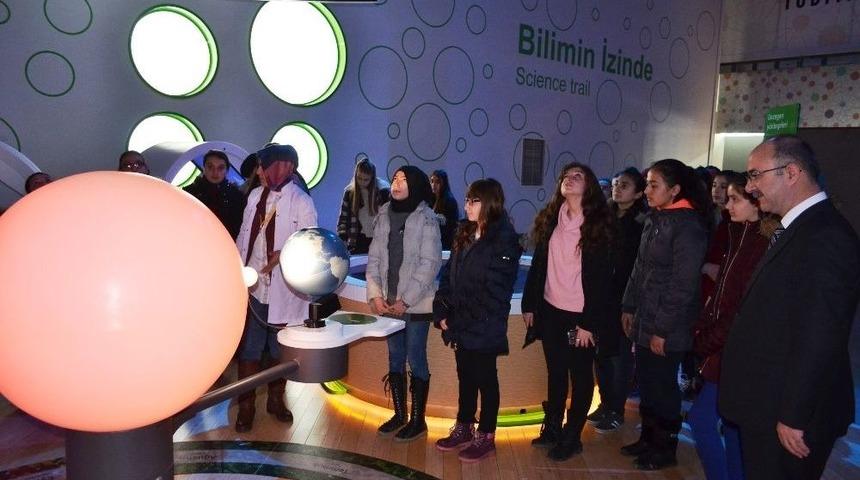 B&uuml;nyan&rsquo;da Başarılı &Ouml;ğrenciler &Ouml;d&uuml;llendirildi