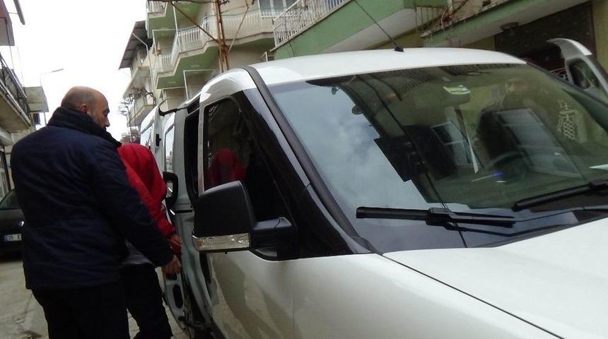 Utanga&ccedil; Hırsız Tanınmamak İ&ccedil;in Polisten Yardım İstedi