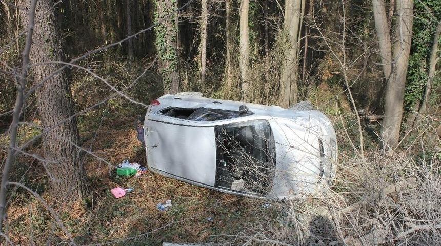 (&ouml;zel Haber) Şarampole U&ccedil;an Otomobilden Burnu Bile Kanamadan &Ccedil;ıktı