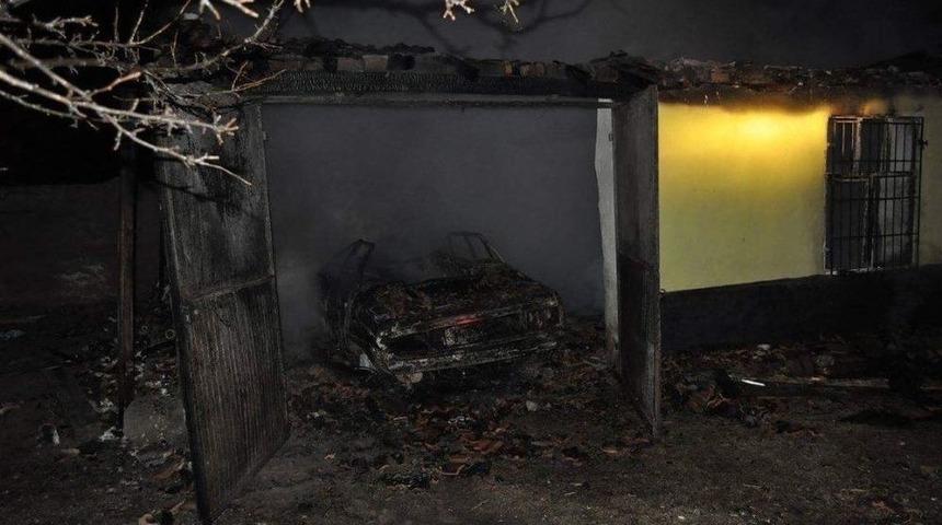 Kulu&rsquo;da Garaj İ&ccedil;inde Bulunan Otomobil Yandı