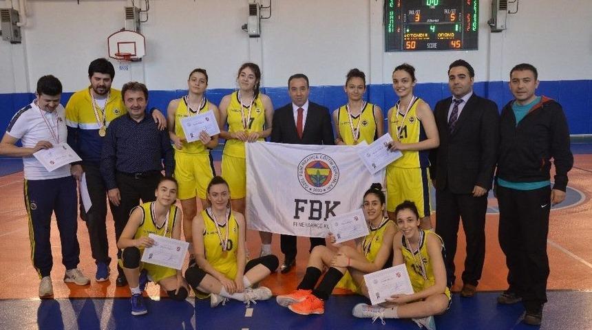 Basketbol Gen&ccedil;ler Yarı Final M&uuml;sabakaları Sona Erdi